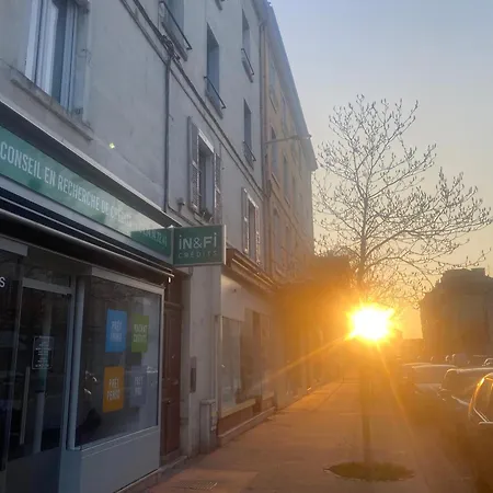 Lumineux 150 M De La Gare